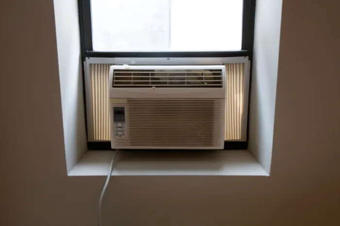 How Do You Install a Window Air Conditioning Unit in Bradley, IL